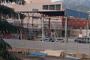 Arde por completo un turismo en el aparcamiento de Arnao (Telde)/TA.